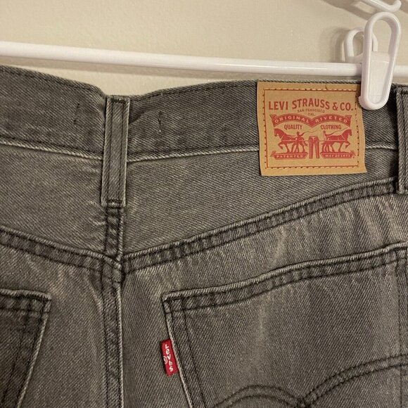 Levis Wmn 27 Gray Denim Splatter Hem Slouchy Mid Rise Low Pro Straight Jean NWOT - Picture 10 of 13
